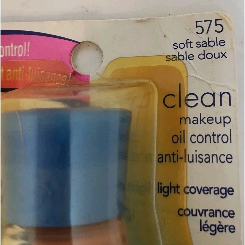 CoverGirl Clean‎ MakeUp Foundation Soft Sable 575